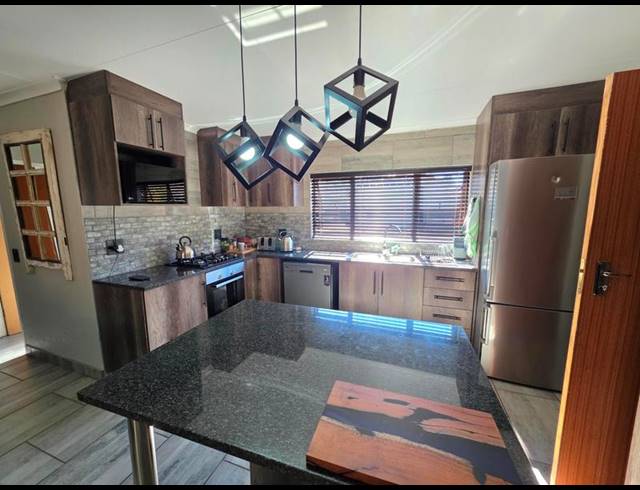 4 BEDROOM HOUSE FOR SALE IN MISTY BAY